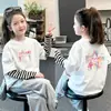 Camiseta de manga larga para niña, colección primavera/otoño 2026, capa base de algodón puro, top elegante para bebés y niños mayores, diseño de imitación de dos piezas