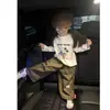 Ropa infantil estilo coreano, conjunto de otoño para niñas, camiseta casual de Mickey a la moda y pantalones de estampado de leopardo modernos, conjunto de dos piezas