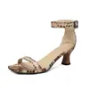 Sandalias de verano de tacón medio y punta cuadrada con una sola tira, estilo europeo y americano, zapatos para mujer de talla grande, comercio exterior 2422