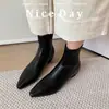 Botines ajustados de punta fina elásticos retro minimalistas franceses para mujer 2025 otoño e invierno nuevos de temperamento versátiles con cremallera trasera