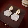 Pendientes Metálicos Ovalados de Alto Nivel con Forma de Concha Imitación, Electrochapado en Oro Real, Pendientes de Estilo de Nicho a la Moda para Mujeres