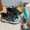 Tênis Esportivo Infantil 2026 Outono Novo Modelo Popular para Meninos e Meninas, Tênis Casual da Moda para Uso Externo com Sola Macia e Característica Antiderrapante