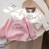 Camisa Polo de Manga Larga para Niña 2026 Otoño Nuevo Estilo Versión Coreana Sudadera con Bordado de Conejo Bebé Primavera y Otoño Top Elegante