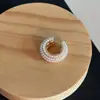 Pinzas para Orejas Retro Estilo Hong Kong con Perlas en Forma de C, Simples y de Moda para Mujeres sin Perforaciones, Exquisitos Pinzas para Cartílago, Aretes de Lujo Ligero y de Gama Alta