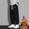 Pantalones gruesos de pana para hombre forrados de forro polar para otoño e invierno, pantalones deportivos para hombre, pantalones jogger casuales holgados de retazos