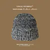 Chapéu de Lã Quente de Inverno Estilo Coreano Espessado Pequeno Etiqueta de Couro Chapéu de Tricô Colorido Misturado Simples e Versátil Chapéu para o Frio para Estudantes e Homens