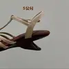 Primer Encuentro con Sandalias de Tacón de Cuña Tejidas Huecas de Punta Cerrada para Mujer Estilo Retro Francés, Cómodas y Versátiles para el Verano, Perfectas con Faldas, Color Nude