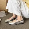 Zapatos plateados estilo francés Mary Jane para mujer, zapatos planos bajos de verano 2026 con correas de doble hebilla, adecuados para combinar con faldas, elegantes zapatos de dama