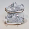 Zapatillas Deportivas Transpirables de Suela Suave para Niños, Zapatos de Entrenamiento para Bebés, con Cordones, Zapatos Deportivos para Niñas, Temporada Primavera y Otoño 2026, Dibujos Animados