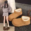 Botas de Neve de Cano Médio com Solado Grosso Femininas 2026 Inverno Acolchoado com Veludo Espesso Sapatos de Algodão Quentes Birkenstock Sapatos de Algodão Retrô Femininos