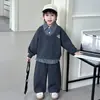 Conjunto de corbata estilo preppy para niños, colección primavera/otoño 2026, atuendo deportivo fresco y elegante para niños, conjunto de dos piezas de sudadera de otoño