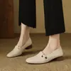 Zapatos de Cuero Pequeños de Tacón Bajo Suaves Estilo Coreano para Mujer 2026 Tendencia Nuevo Estilo Punta Cuadrada Corte Bajo Zapatos de una Sola Pieza Versátiles para Ir al Trabajo Zapatos de Abuela