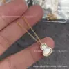 Colar de Cabacinho Kirin, Luxo Leve, Banhado a Ouro Rosé 18K, Corrente para Clavícula com Pingente de Ágata Vermelha Incrustado com Diamantes, Corrente Pequena para Suéter, Tamanho Médio