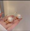 Pendientes retro vintage de la época medieval, de entrada de nicho, de lujo, de alta gama, de moda, estilo cortesano, elegantes pendientes de perlas.