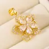 Colgante de Flor de Cinco Hojas de Doble Capa de Cobre Dorado con Diamantes, Nuevo Producto Transfronterizo Europeo y Americano, Colgante de Joyería de Moda de Gama Alta para Manualidades para Mujeres