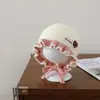 Bonito gorro de punto para bebé con borde ondulado, dulce diseño de fresa, gorro para bebé que cubre las orejas para otoño e invierno, con forro y estilo para poner