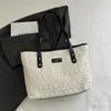 Bolsa de mão com design casual de nicho, bolsa tote moderna de grande capacidade, novo modelo de verão 2026, bolsa transversal feminina simples