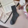 Calcetines holgados estilo K de principios de otoño con diseño de malla hueca, calcetines con estampado oscuro retro, calcetines de moda que hacen que las piernas se vean más delgadas, calcetines largos simples estilo universitario