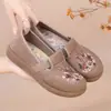 Zapatos de tela nuevos de primavera, ligeros y cómodos, estilo Old Beijing para mujer, suela suave, antideslizantes, adecuados para madres de mediana edad y mayores