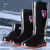Botas de lluvia para hombre, botas altas impermeables, duraderas, cálidas y antideslizantes, estilo nuevo, adecuadas para trabajo en cocina, zapatos de goma, cubrebotas de invierno