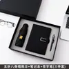 Set de regalo personalizado que incluye un termo, una laptop, una batería externa y un paraguas, con el logotipo de una empresa, adecuado para eventos de negocios y como regalo práctico