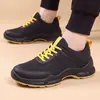 Zapatos deportivos de cordones para exteriores estilo primavera y otoño para hombres jóvenes y de mediana edad, transpirables y no sofocantes, hechos de tela de malla, duraderos con suelas gruesas, adecuados para el trabajo y los desplazamientos