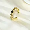 Anel de Trevo de Quatro Folhas de Luxo Leve Transfronteiriço Europeu e Americano Anel Aberto de Moda Exquisita de Alto Padrão para Mulheres com Zircônia Microincrustada Banhado a Ouro Cobre