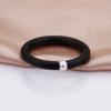 Moda en joyería europea y americana anillo simple de una perla negro mate para enviar a novias para enviar a la novia fabricantes al por mayor