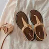 Versión de Piel de Vaca Tira en T Retro Estilo Vacaciones Versátil Hebilla Metálica Chanclas Sandalias de Mujer Verano