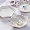 Bandeja de Cerâmica Nórdica em Forma de Concha para Joias Esmalte Perolado Porta-Anéis Prato de Armazenamento Ornamento de Mesa para Banheiro e Casa Porcelana Branca