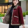 Abrigo cálido forrado de polar para mujer, nuevo estilo de invierno, chaqueta de algodón a la moda y que estiliza para mujeres de mediana edad y mayores, abrigo de algodón fino para madres
