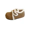 Nuevo estilo de zapatos cálidos, blancos, de suela gruesa, forrados de felpa, con diseño que aumenta la altura, perfectos para el invierno; mocasines estilo Birkenstock para mujer