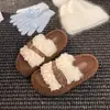 Pantuflas de Pelo Rizado de Moda para Mujer, 26 Nuevas Llegadas Otoño/Invierno, Estilo Salvaje de Nicho con Decoración de Correa, Zapatos de Pelo con Suela Gruesa para Aumentar la Altura