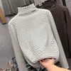 Camiseta de Manga Larga Rayada para Mujer, Estilo Nuevo Otoño/Invierno 2025, con Cuello Medio Alto y Dobladillo Fruncido, Top de Capa Interior para Estudiantes