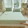 Lençol de Cama de Peça Única 100% Algodão Lavado Classe A Conjunto de Três Peças, Capa de Cama Antiderrapante, Capa Protetora Universal à Prova de Poeira para Colchão para Todas as Estações