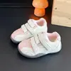 Zapatos infantiles Forrest Gump de suela blanda, nueva colección otoño 2026: zapatillas de entrenamiento alemanas de moda para niñas, y zapatillas de correr de moda con bloques de color para niños