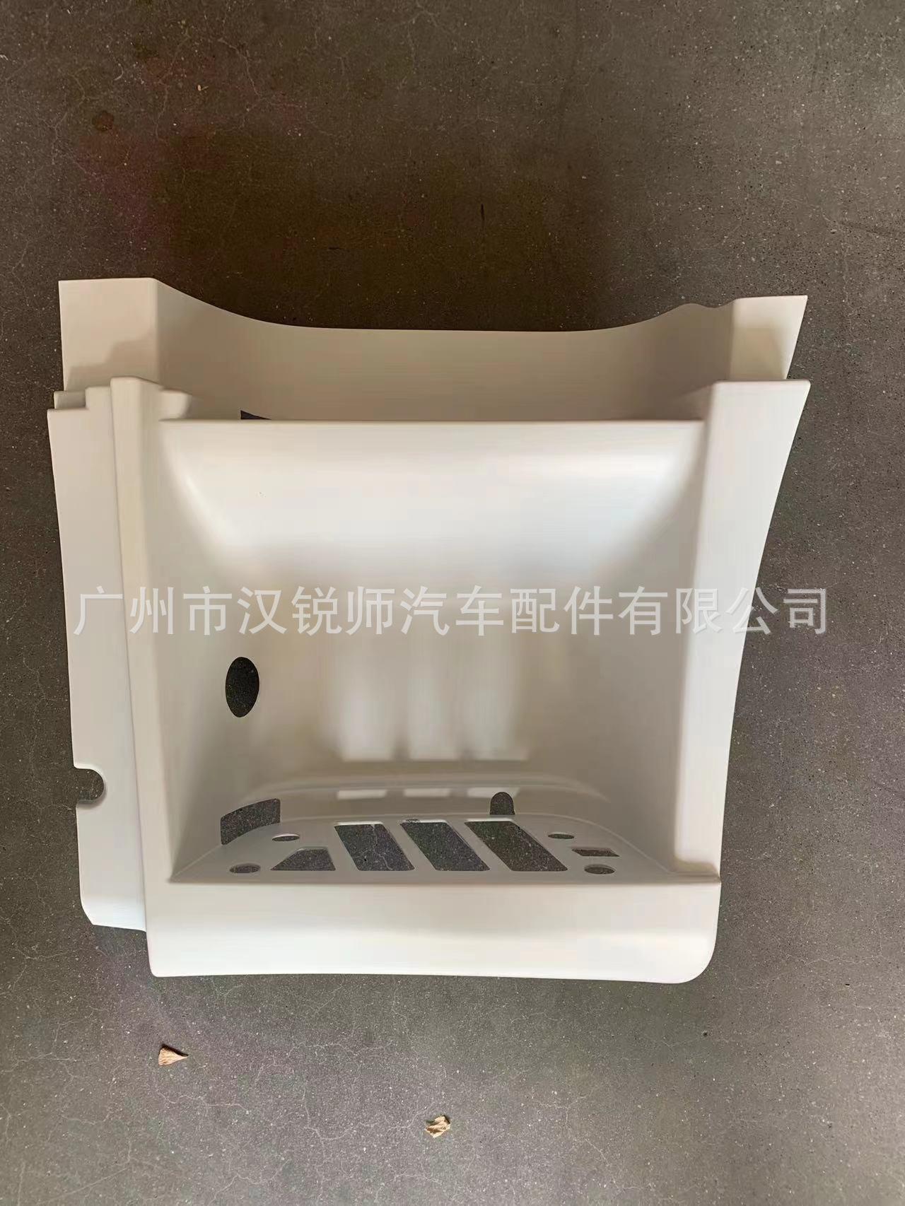 NISSAN UD QUESTER 踏板下护罩 高顶