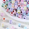 Cuentas de Letras de Colores con Fondo Blanco Acrílico de 6*6mm con Efecto de Goteo de Aceite, Cuentas Sueltas para Pulseras, Collares y Accesorios de Joyería Hechos a Mano DIY