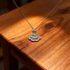 Collar en forma de abanico con borde de encaje en forma de flor 2026 Nuevo estilo Lujo ligero Exquisito Diseño de nicho Cadena para la clavícula Joyería