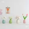 Estilo ins flor de tulipán artificial adorno de escritorio flor de margarita pequeña flor falsa jarrón de cerámica crema decoración de sala de estar dormitorio