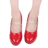 Para evitar que los zapatos se caigan del talón, ate los cordones de los zapatos con tacones altos alrededor del tobillo, transparentes, multifuncionales e invisibles.