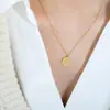 Collar de luna creciente con circón de marca elegante y simple redondo japonés y coreano para mujer, material de acero de titanio, retención de color, entrega de una sola pieza P1072