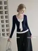 Camiseta de manga larga AUDIST azul marino de dos piezas falsas con lunares y lazo para mujer, top de otoño ajustado que ilumina el cutis
