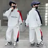 Tallas Medianas y Grandes para Niños 2026 Otoño Nuevo Conjunto Deportivo Otoño y Primavera Bloque de Color Tendencia Fresco Estilo Coreano Casual Sencillo Conjunto de Dos Piezas