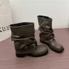 Botas plissadas de design único para mulheres, novo modelo 2026, bico redondo, salto grosso, estilo cowboy western, botas curtas para garotas ousadas