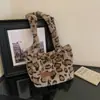 Bolso cruzado con estampado de leopardo 2026, Bolso de hombro para mujer moderno retro de felpa, de gran capacidad, personalizado, estilo relajado