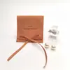 Bolsa de alta gama con solapa de microfibra para moño, para joyería, anillos de oro y empaque de regalos pequeños; logo personalizable disponible