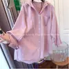 Camisa de Proteção Solar com Capuz Listrada Estilo Preguiçoso Tamanho Extra Grande 120kg para Mulheres, Top Casual Versátil Fino Solto de Verão