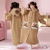 Pijamas de Invierno para Niños Pijamas para Niños Terciopelo de Coral Engrosado Medianos y Grandes Niños Niños Estudiantes de Secundaria Batas de Baño Sacos de Dormir Antipatadas