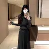 Vestido de punto de cintura alta estilo francés para mujer, nueva colección otoño e invierno 2026, conjunto casual y sofisticado de dos piezas con vestido largo entallado a la cintura